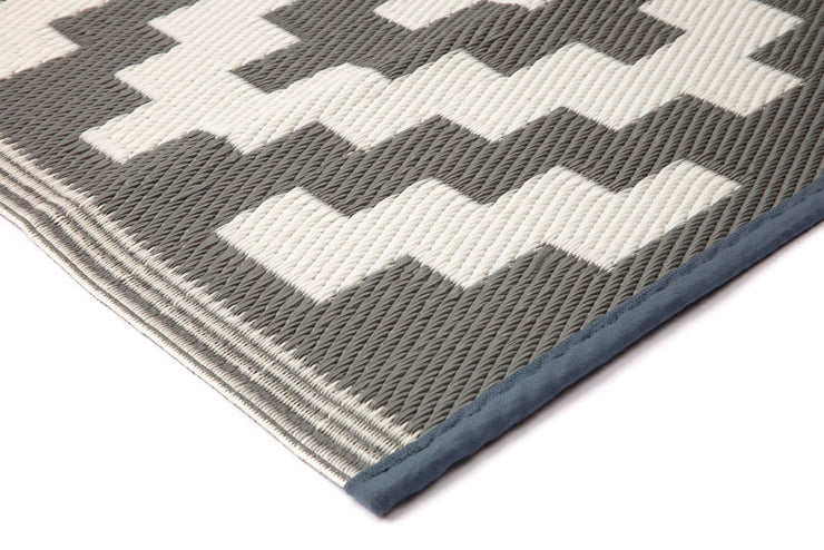  Natural Fibres Aztec Grey and WHITE Recycled Plastic Indoor Outdoor Hand Woven Floor Rug  - 4